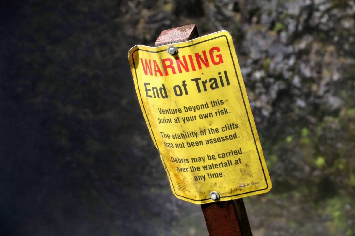 Warning end of trail sign