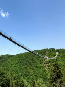 Spectaculaire hangbruggen